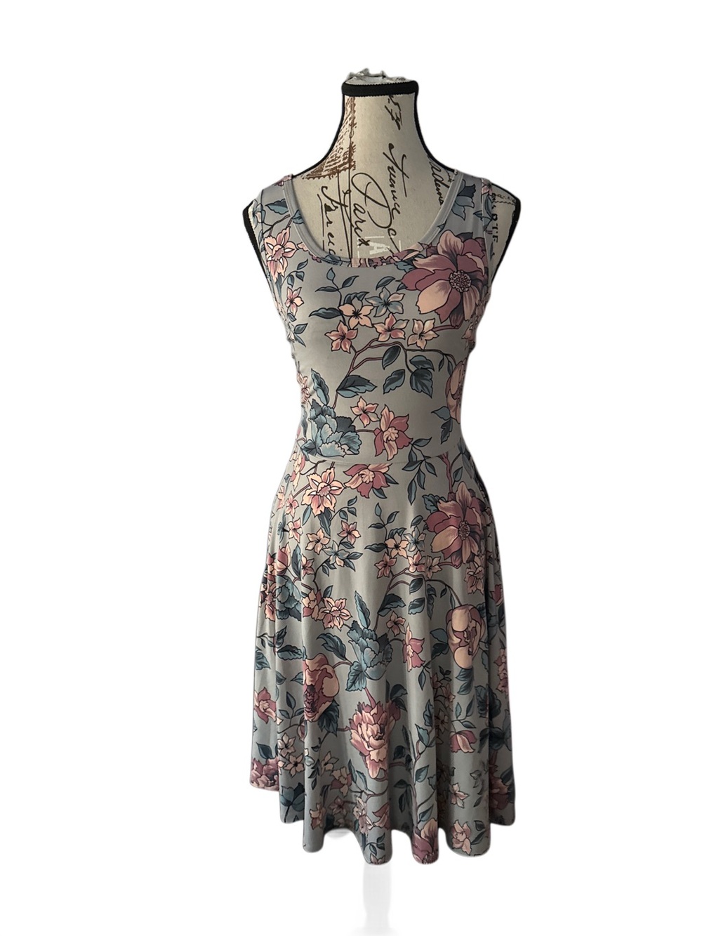 LuLaRoe Floral Fit-and-Flare Sleeveless Dress in gray with Pink Flowers, XXS